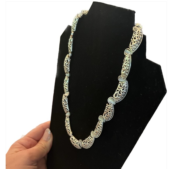 Avon Beautiful Silvertone necklace set with white stones. - Picture 2 of 3